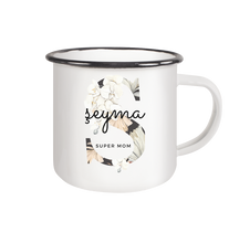 Lade das Bild in den Galerie-Viewer, Emaille Tasse - Floral Design Monogramm Super Mom Becher